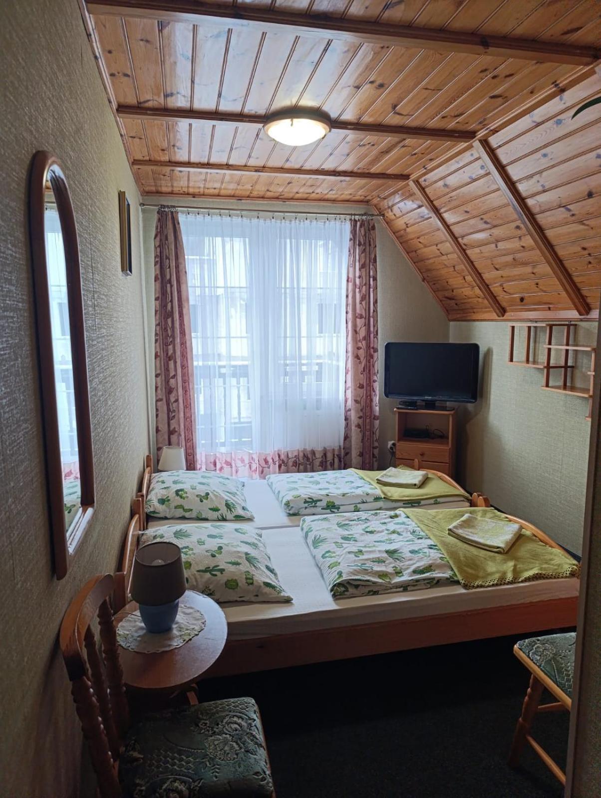Karkoz Karpacz Bed & Breakfast Стая снимка